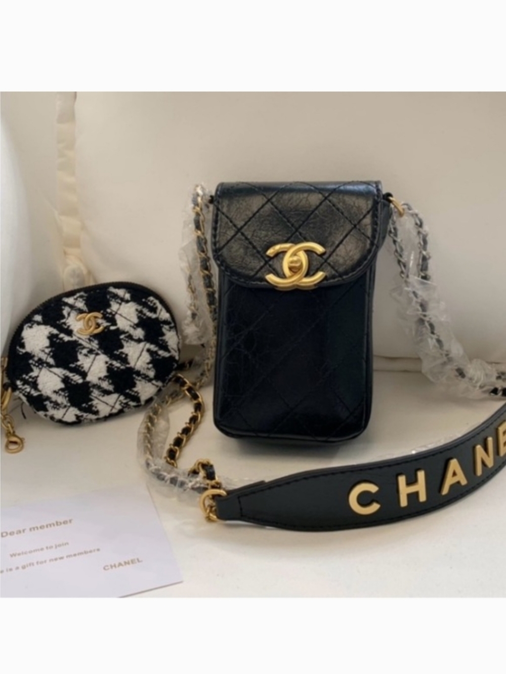 Brand New Novelty Smartphone Crossbody And Detachable Pouch With Box